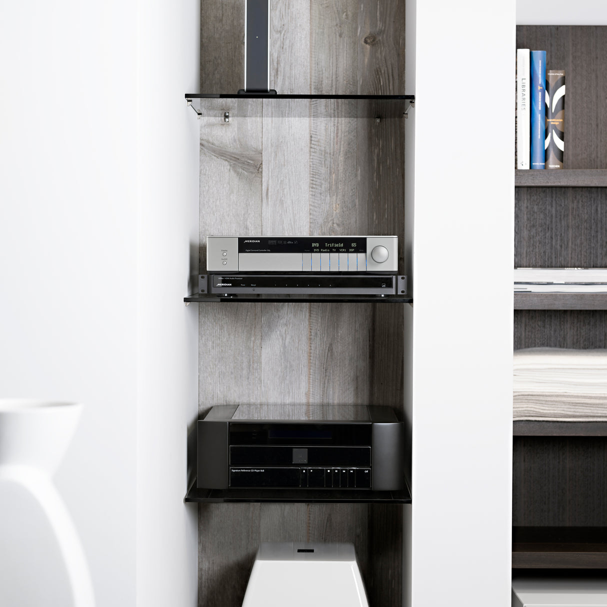 Meridian G65 Surround Controller